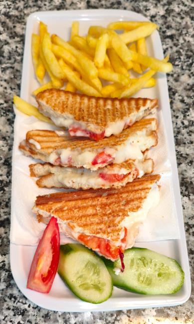 EZİNELİ DOMATESLİ TOST